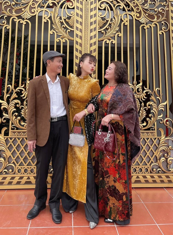can-canh-co-ngoi-be-the-o-que-nha-cua-dien-vien-phuong-oanh-4-1785753094.jpg