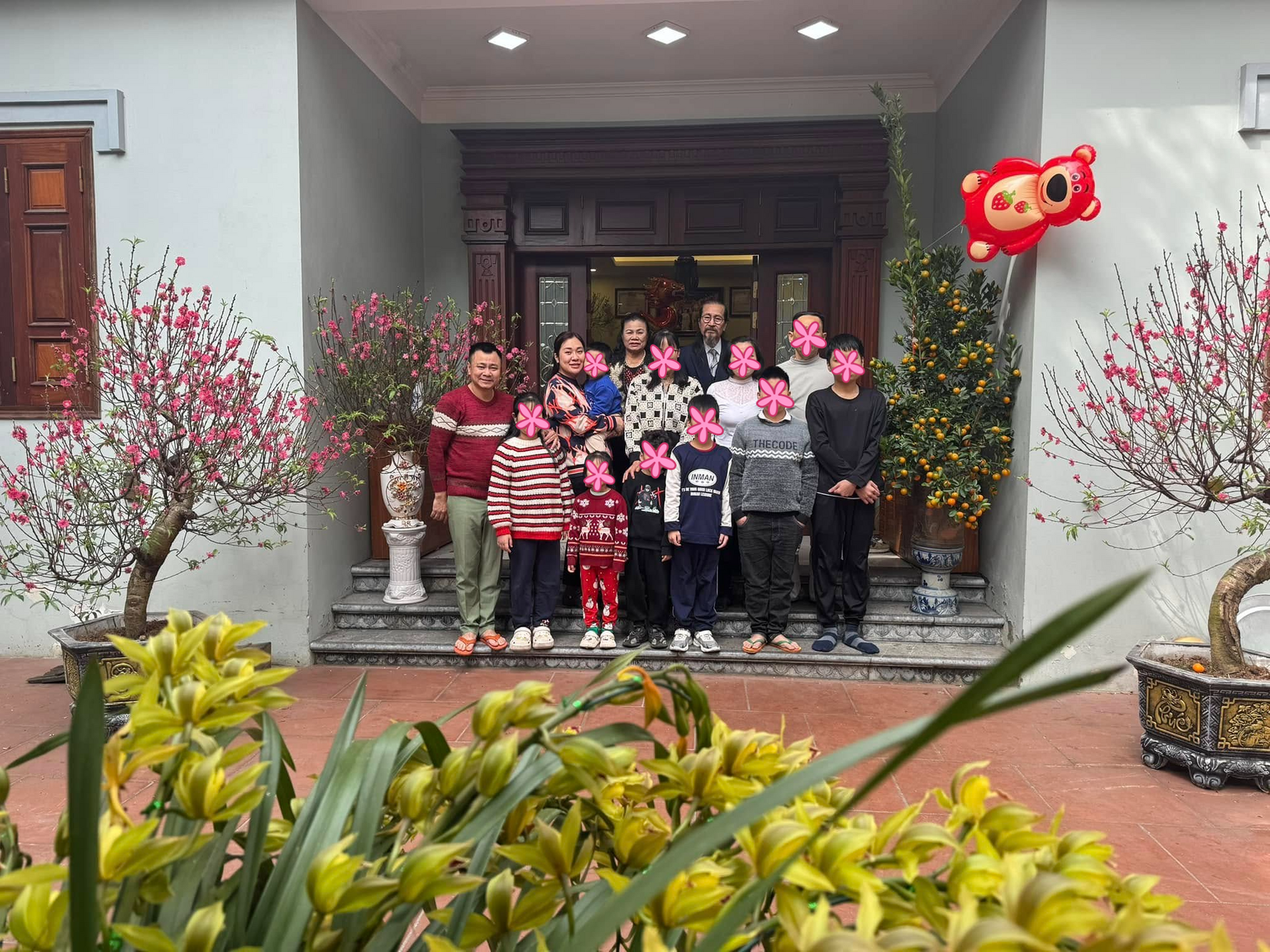 ben-trong-can-nha-o-que-cua-giam-doc-nha-hat-cheo-quan-doi-tu-long-co-gi-2-1786439149.png