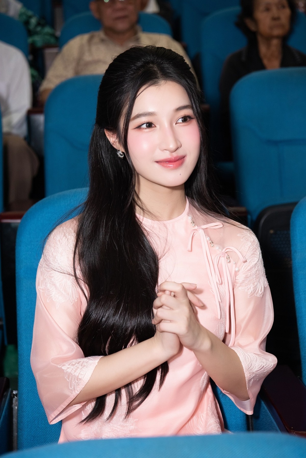 he-lo-can-nha-2-tang-nam-ngay-mat-tien-o-que-cua-a-hau-phuong-nhi-4-1786508120.jpg
