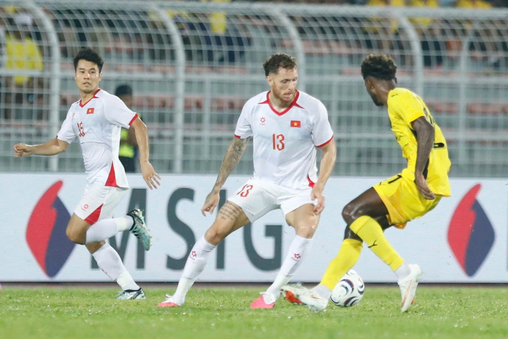 tuyen-viet-nam-cam-chac-loi-the-cuc-lon-neu-vuot-mat-malaysia-vao-chung-ket-asean-cup-2026-2-1786955485.webp