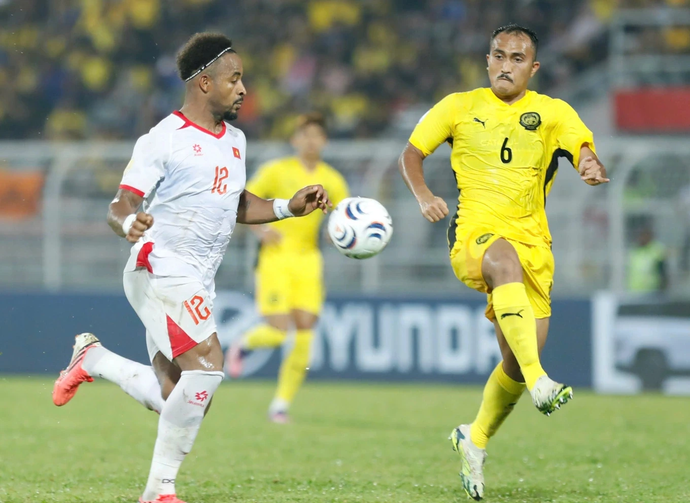 ban-ket-luot-ve-viet-nam-vs-malaysia-dung-de-doi-thu-nuoi-hy-vong-loi-nguoc-dong-2-1787114988.webp