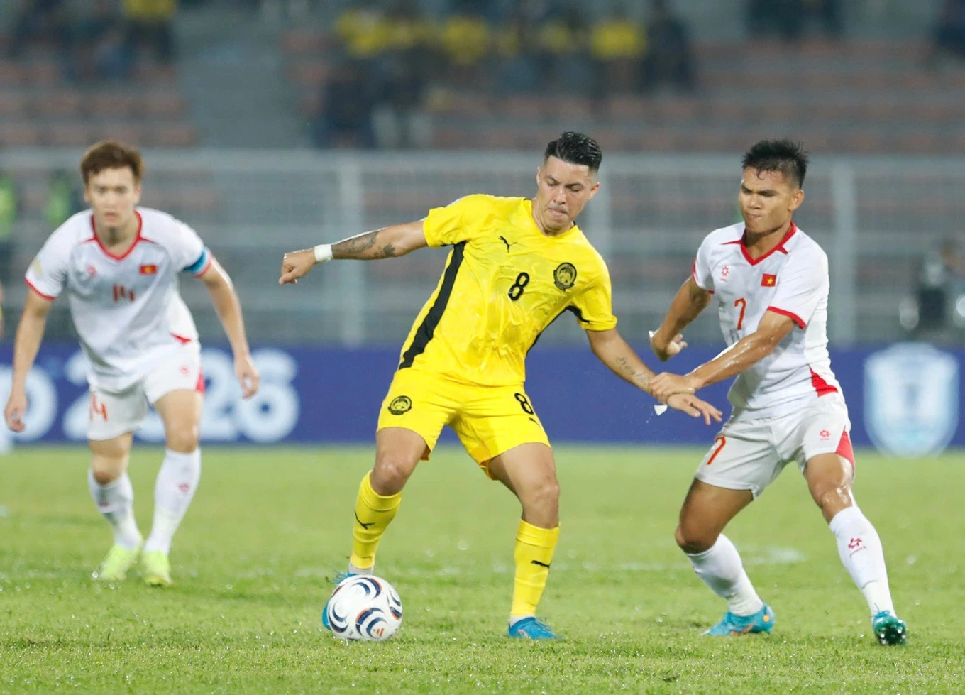 ban-ket-luot-ve-viet-nam-vs-malaysia-dung-de-doi-thu-nuoi-hy-vong-loi-nguoc-dong-3-1787114988.webp