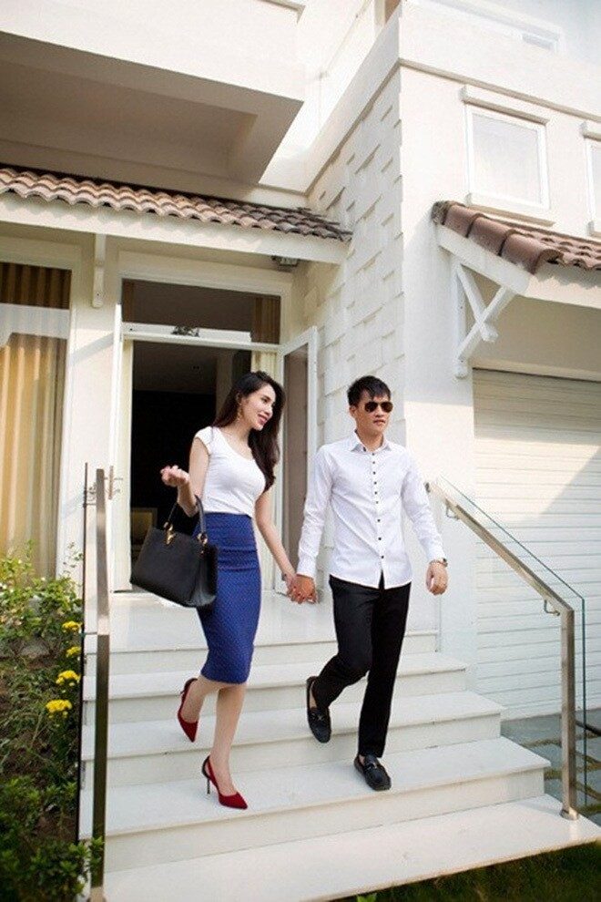 ben-trong-co-ngoi-300m2-tri-gia-10-ty-dong-cua-ca-si-thuy-tien-va-cong-vinh-1-1787129537.jpeg