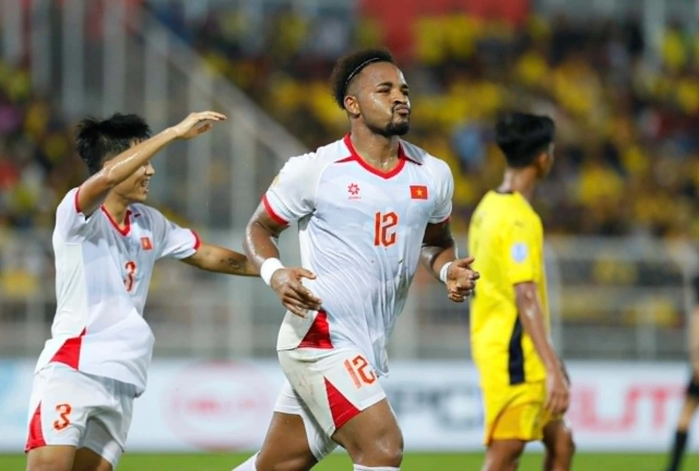 thai-lan-vao-chung-ket-asean-cup-2026-du-cau-thu-lap-ky-luc-phan-luoi-nha-cho-tai-dau-viet-nam-3-1787111409.webp