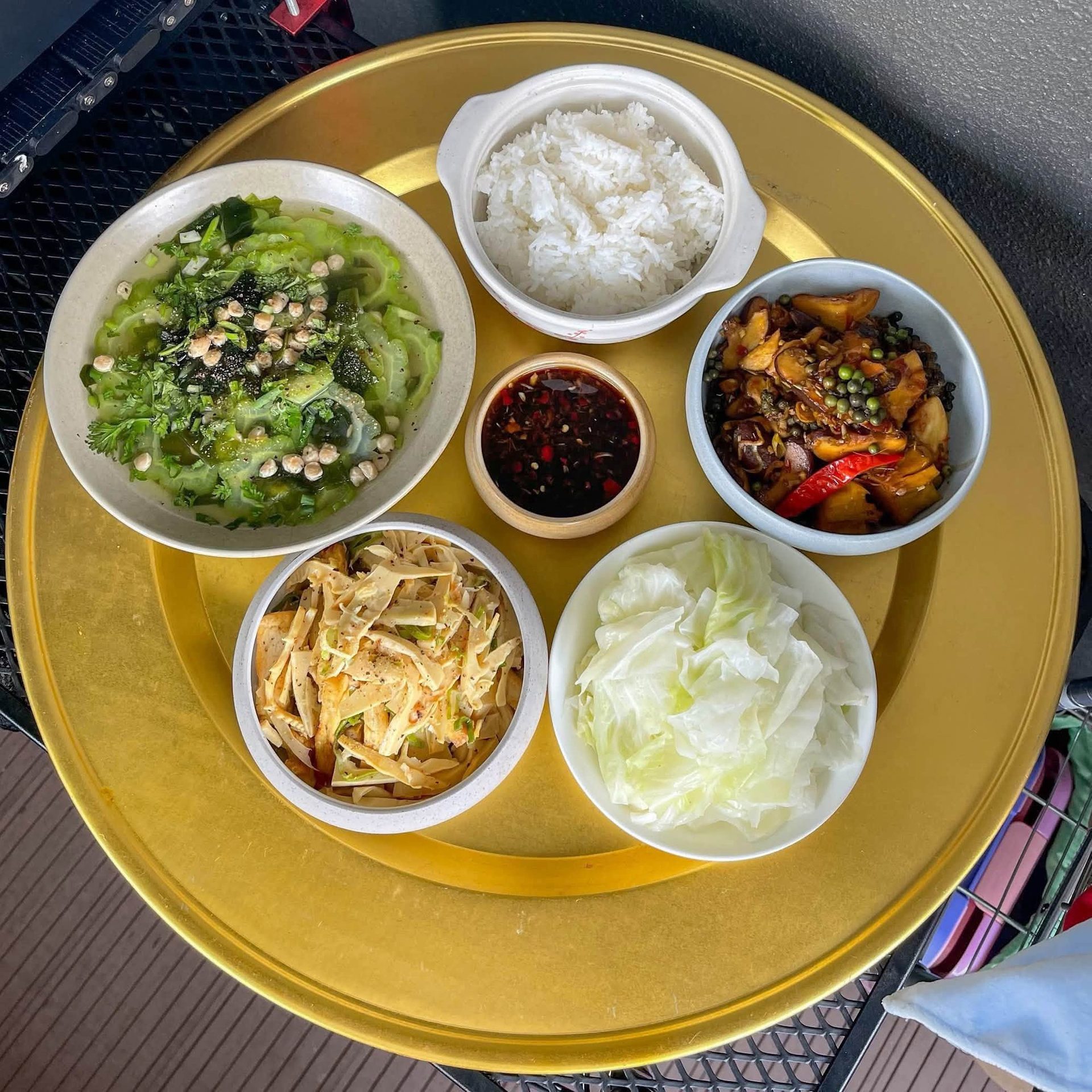 goi-y-10-mam-com-chay-vu-lan-vua-dep-vua-de-lam-cua-9x-an-chay-truong-17-nam-7-1787651140.jpg