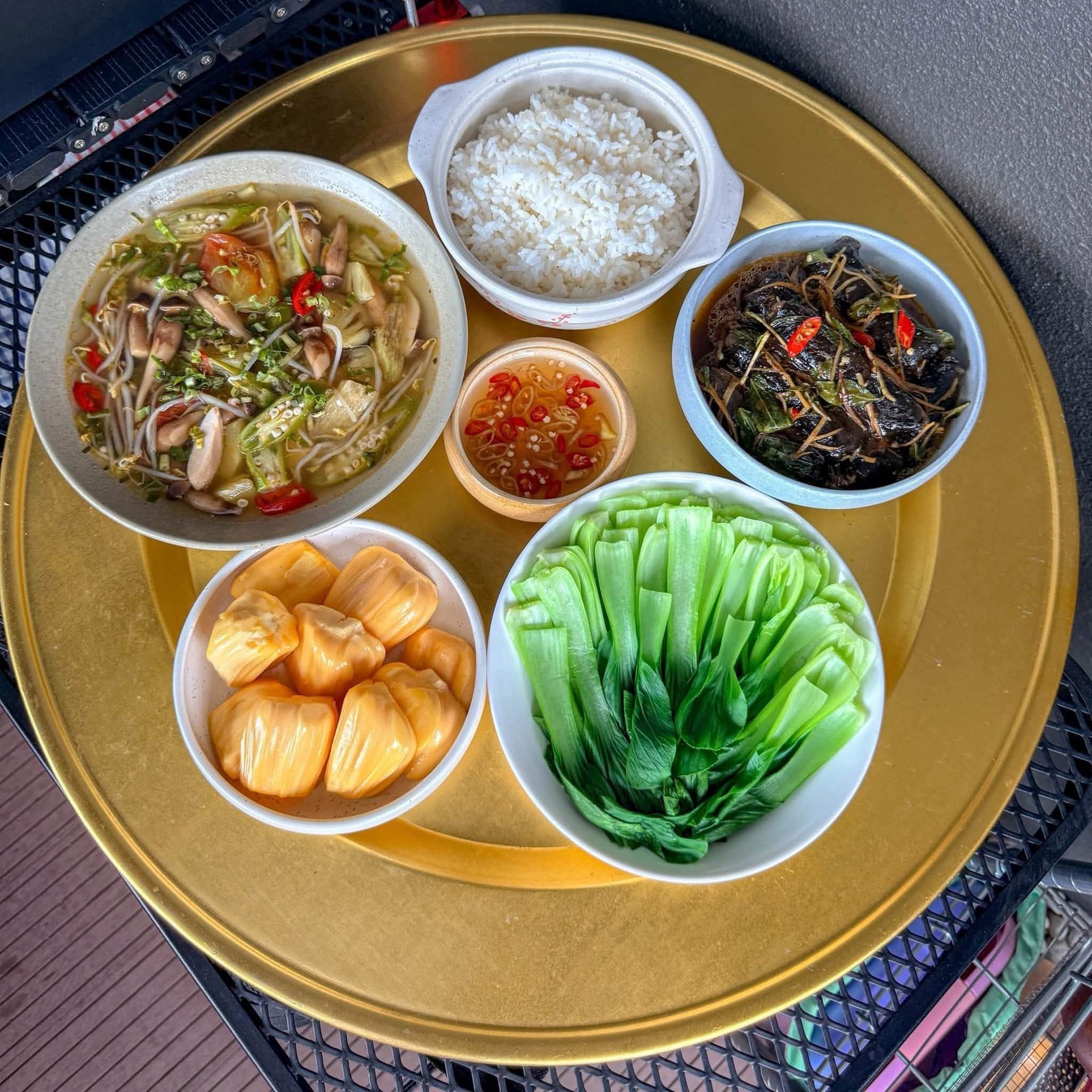 goi-y-10-mam-com-chay-vu-lan-vua-dep-vua-de-lam-cua-9x-an-chay-truong-17-nam-8-1787651140.jpg