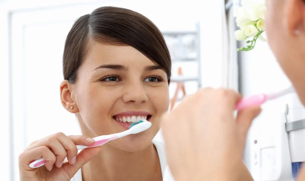 10-tooth-brushing-mistakes-you-should-avoid1-1470902855-1789030300.webp