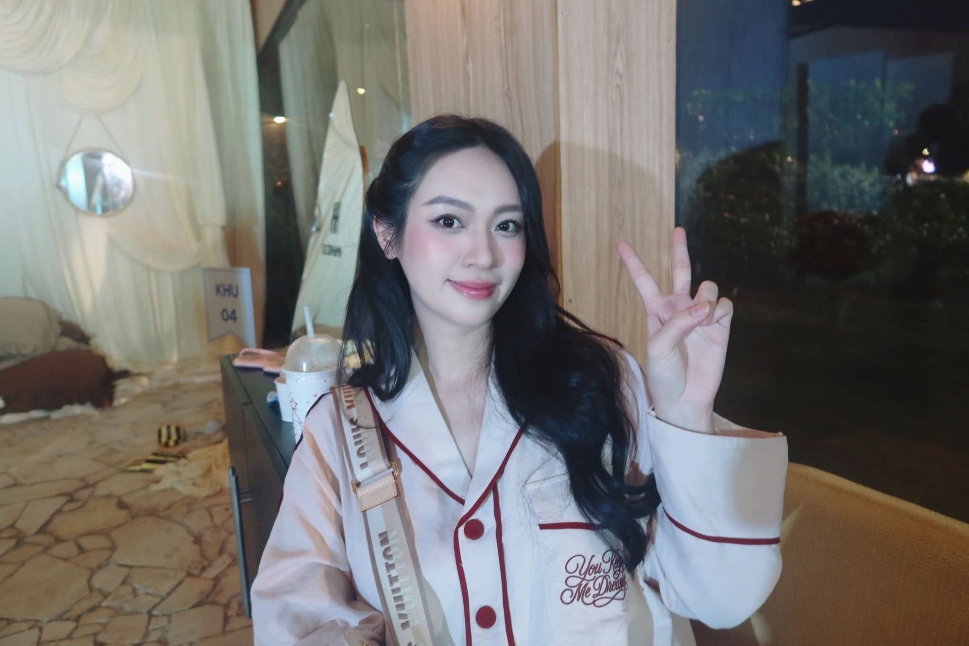 vu-thuy-quynh-dua-con-gai-di-su-kien-diep-lam-anh-viet-tam-thu-luc-nua-dem-4-1789372070.jpg