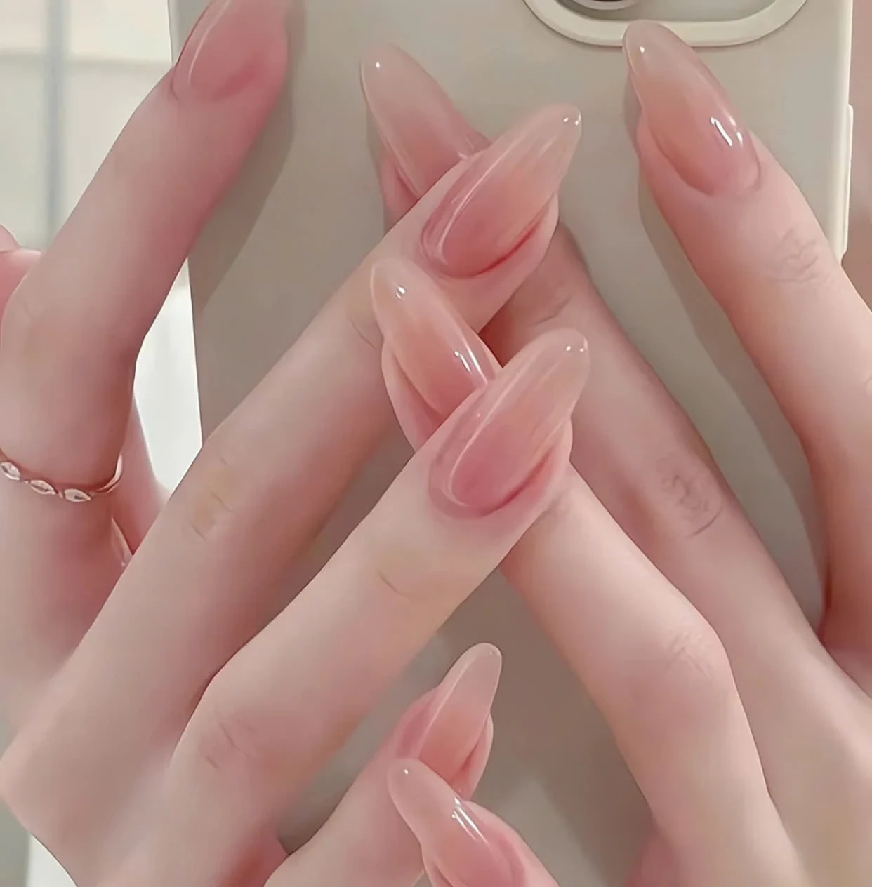goi-y-cho-nang-nhung-mau-nail-nhe-nhang-thanh-lich-cho-mua-thu-2026