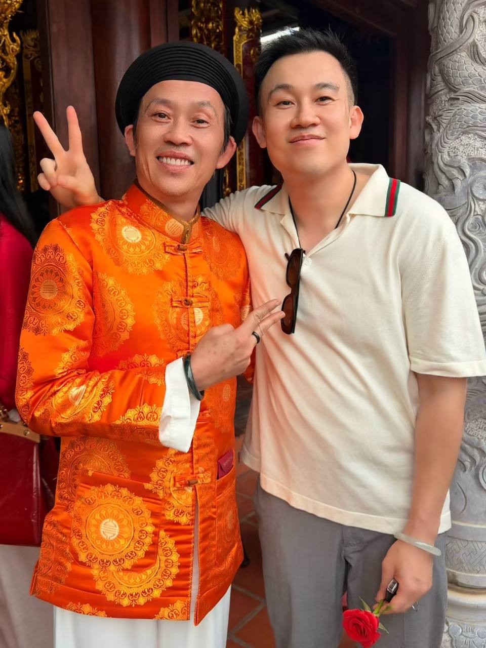 nghe-si-hoai-linh-chu-tri-nghi-le-dan-sao-viet-tu-hoi-o-den-tho-100-ty-dip-gio-to-2-1790069221.jpeg