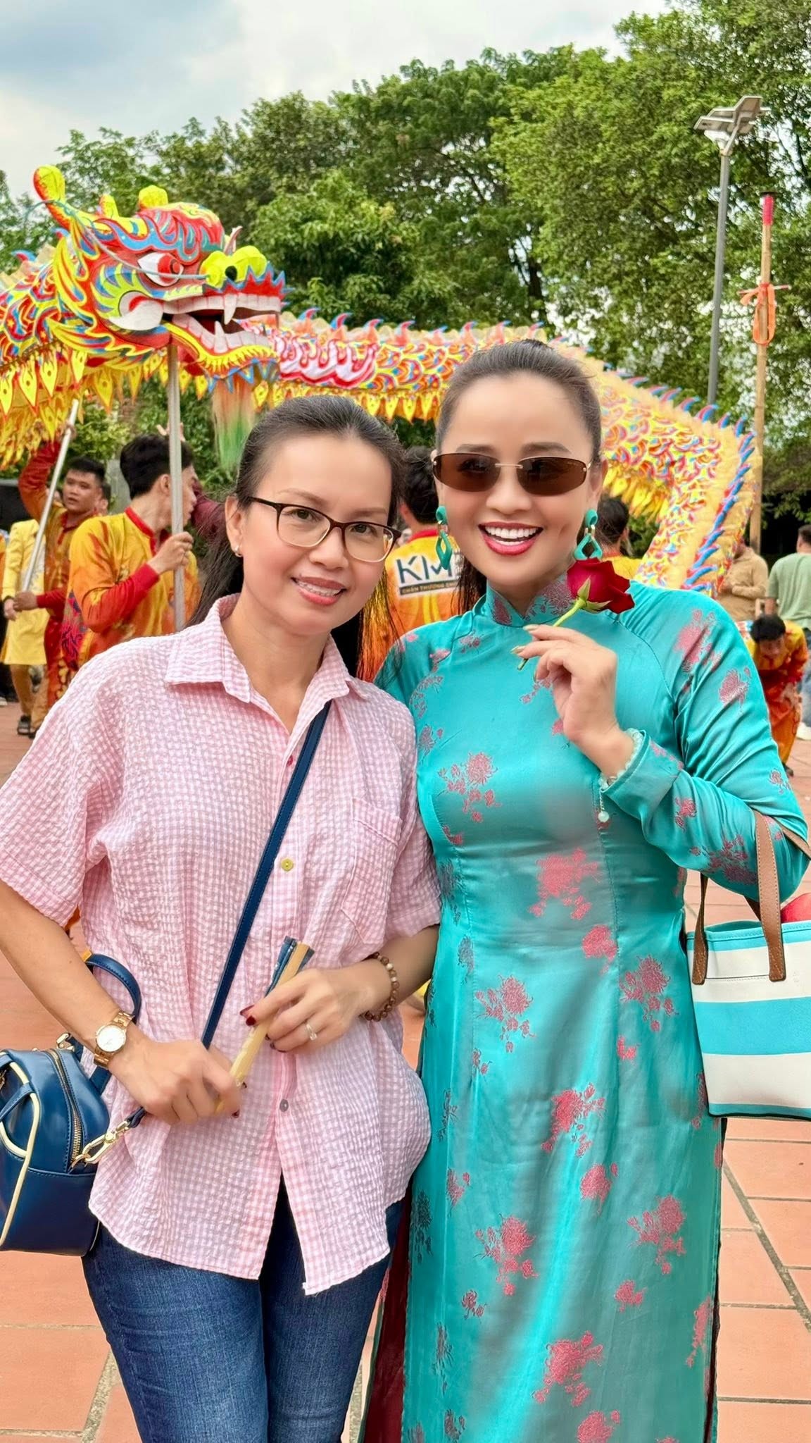 nghe-si-hoai-linh-chu-tri-nghi-le-dan-sao-viet-tu-hoi-o-den-tho-100-ty-dip-gio-to-3-1790069221.jpg