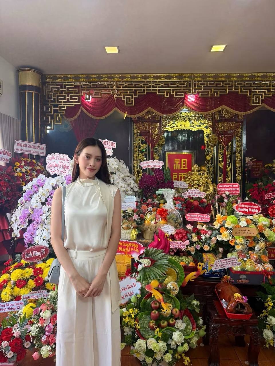 nghe-si-hoai-linh-chu-tri-nghi-le-dan-sao-viet-tu-hoi-o-den-tho-100-ty-dip-gio-to-4-1790069221.jpeg