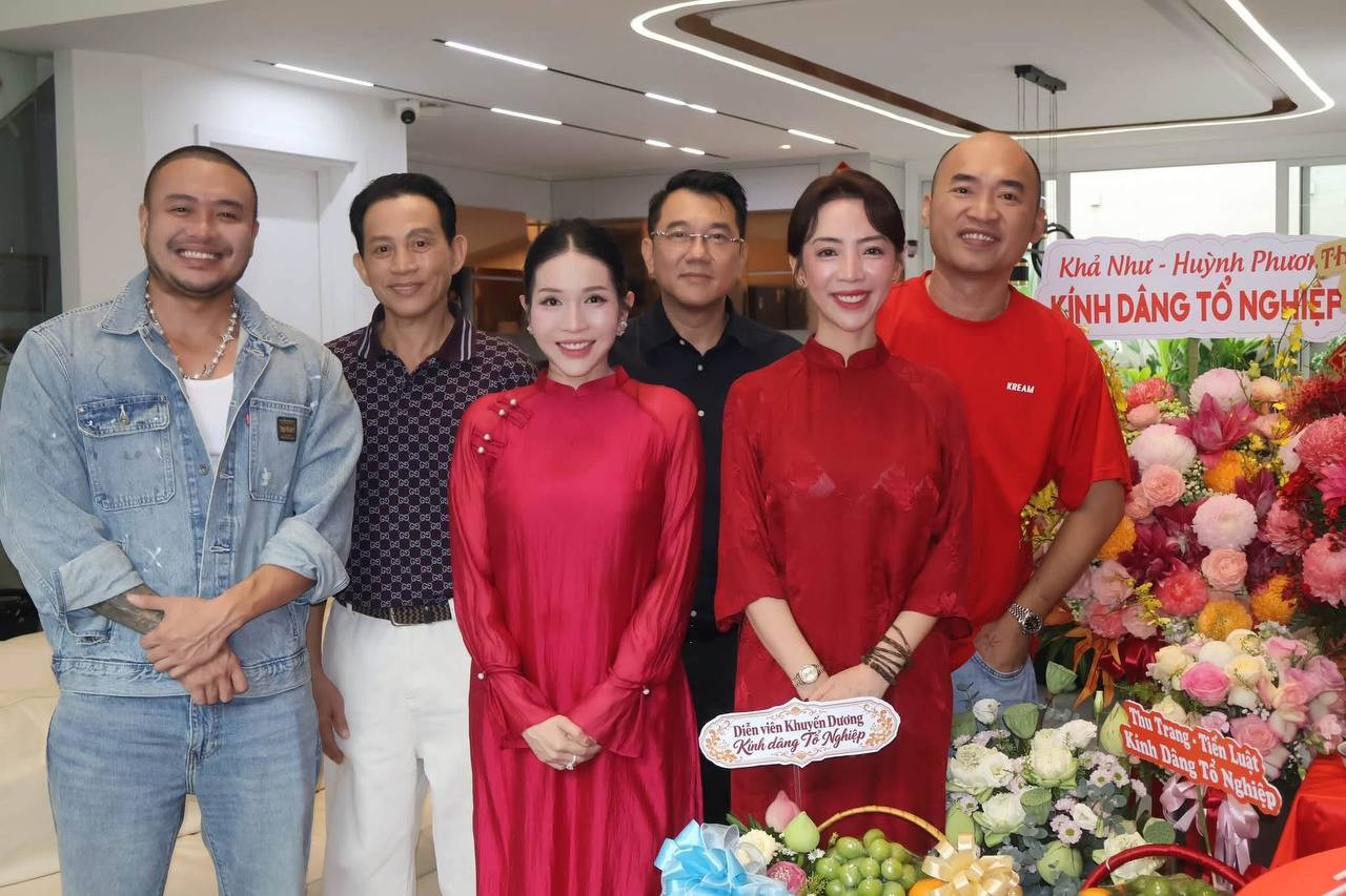 nghe-si-hoai-linh-chu-tri-nghi-le-dan-sao-viet-tu-hoi-o-den-tho-100-ty-dip-gio-to-5-1790069221.jpeg