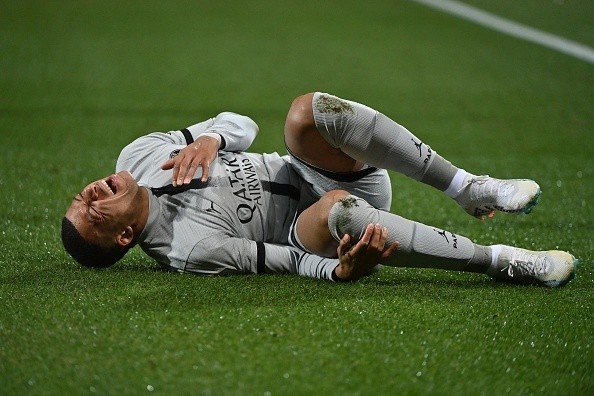 mbappe-dinh-chan-thuong-nang-o-dt-phap-real-madrid-dung-ngoi-khong-yen-1-1790393130.jpg