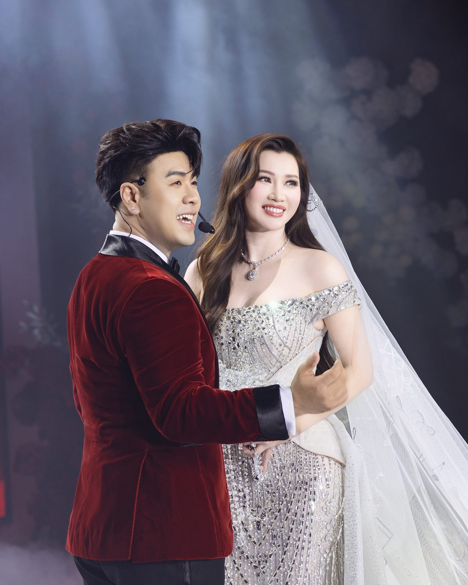 akira-phan-hat-ca-khuc-dat-viet-rieng-cho-vo-nghen-ngao-noi-dieu-dac-biet-trong-ngay-cuoi-4-1790448107.jpg