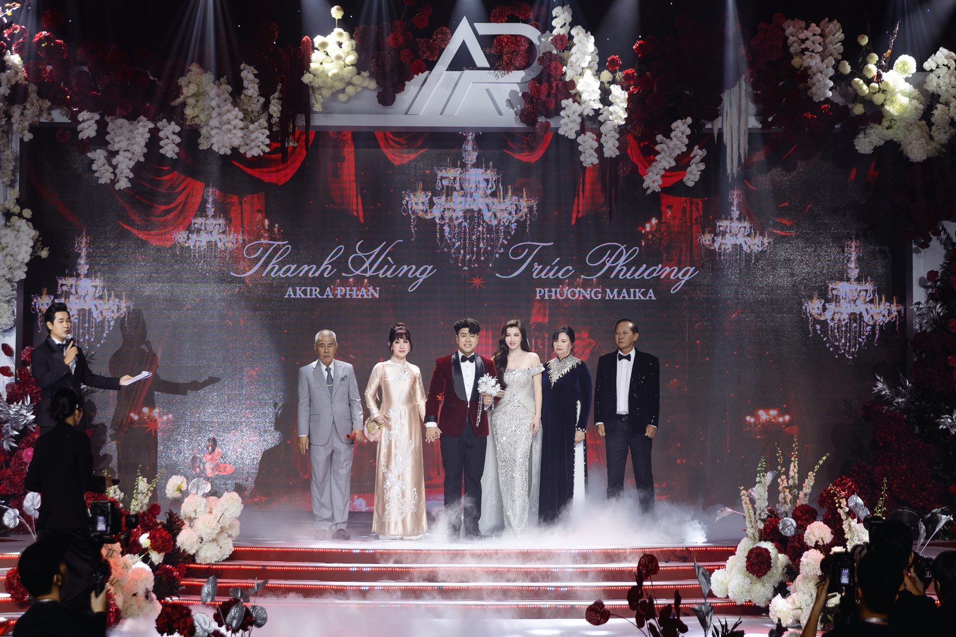 akira-phan-hat-ca-khuc-dat-viet-rieng-cho-vo-nghen-ngao-noi-dieu-dac-biet-trong-ngay-cuoi-8-1790448232.jpg