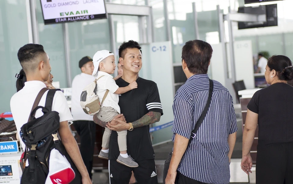 tuan-hung-mung-tuoi-48-tren-dat-my-loi-nhan-gui-xuc-dong-cua-huong-baby-sau-15-nam-gan-bo-3-1791262243.webp