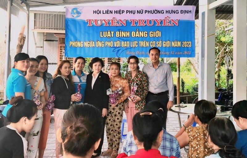 Nữ luật gia và vụ ly hôn oái oăm “do vợ không đẻ được con trai”