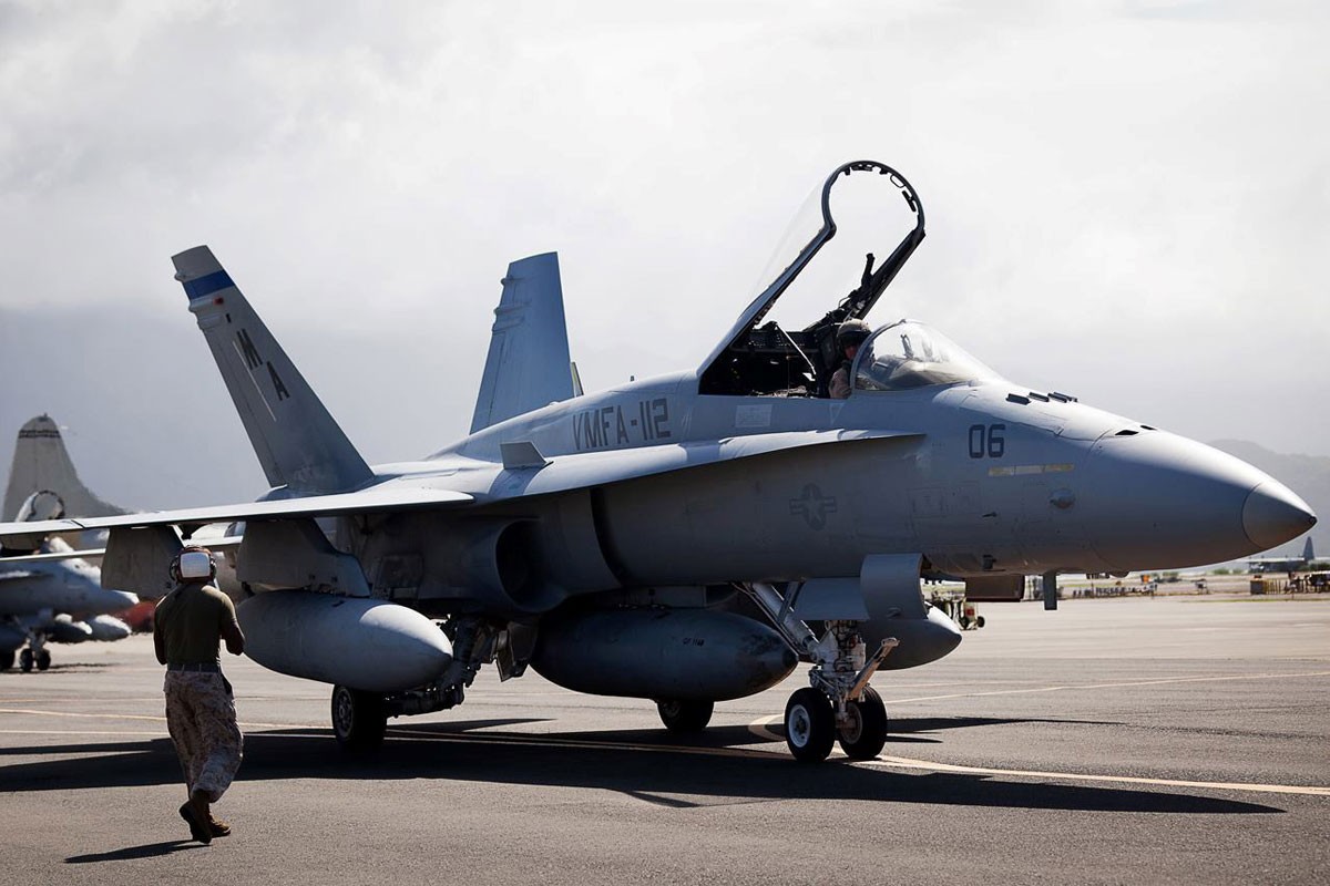 f-18cd-hornet-008-1734867014.jpg