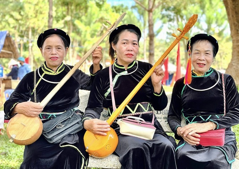 cong-dong-nguoi-tay-o-ia-lau-van-luon-duy-tri-va-no-luc-bao-ton-nhung-gia-tri-van-hoa-dac-sac-cua-dan-toc-17369870236931950334077-1737936172.jpg