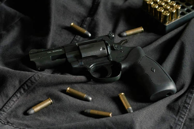 revolver-black-1738806997.jpg