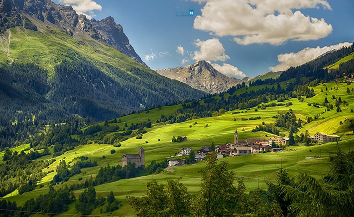 Thụy Sĩ là đất nước nơi có những vùng núi cao tuyệt đẹp, những thung lũng xanh tươi, những dòng sông êm đềm và rất nhiều điều khác nữa. Hãy xem các hình ảnh của quốc gia Thụy Sĩ này, bạn sẽ khám phá ra những điều kỳ diệu mà đất nước này cất giấu.