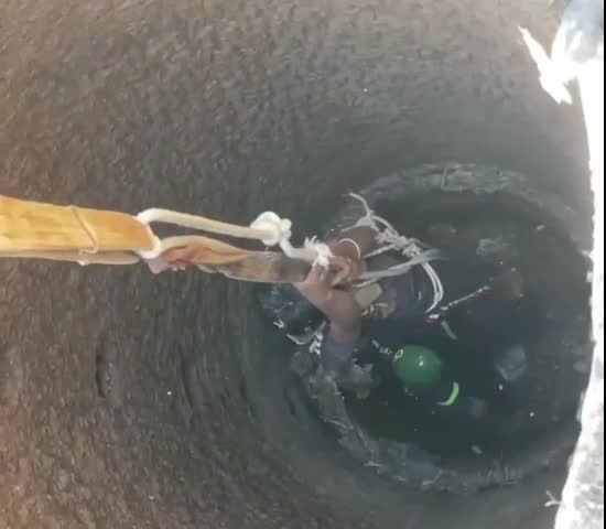 15-phut-nghet-tho-giai-cuu-be-trai-roi-xuong-gieng-sau-20m-o-dak-lak-1773754983.mp4