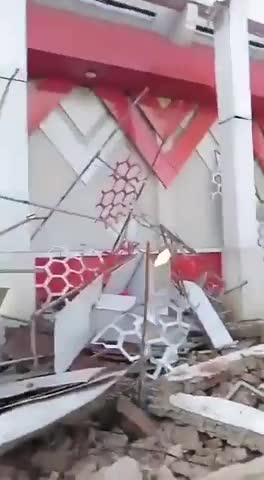 dong-dat-manh-74-do-richter-tai-indonesia-canh-bao-song-than-nhieu-khu-vuc-1775116873.mp4