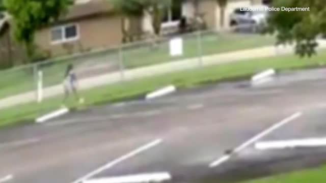 dramatic-moment-13-year-old-girl-escapes-kidnapper-daily-mail-1732094942.mp4