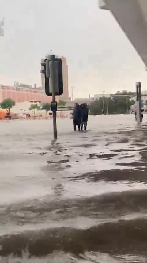dubai-airport-flooded-runway-inundated-malls-waterlogged-due-to-heavy-rains-videos-surface-2-1713324528.mp4