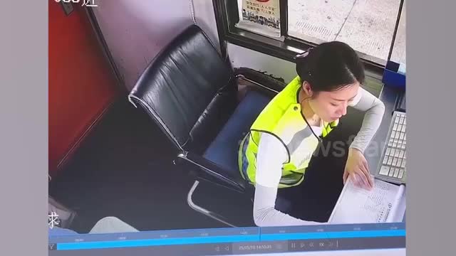 ran-luc-bo-vao-tram-thu-phi-vay-sat-nu-nhan-vien-camera-ghi-lai-canh-thot-tim-1773377635.mp4