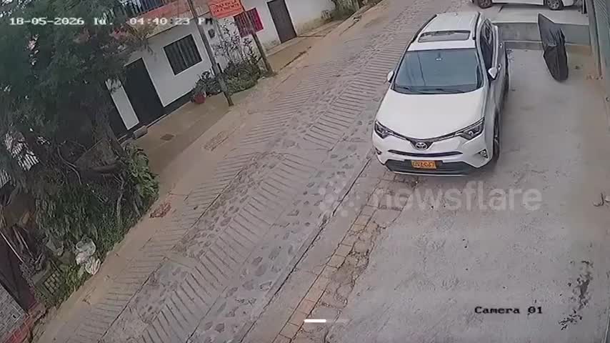 xe-buyt-nghi-hong-phanh-dam-trung-4-o-to-khien-17-nguoi-bi-thuong-1779804693.mp4