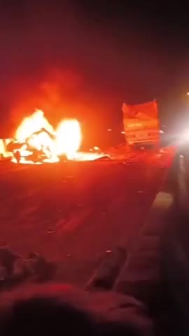 xe-tai-gay-tai-nan-lien-hoan-it-nhat-11-nguoi-thiet-mang-he-lo-nguyen-nhan-1776916181.mp4