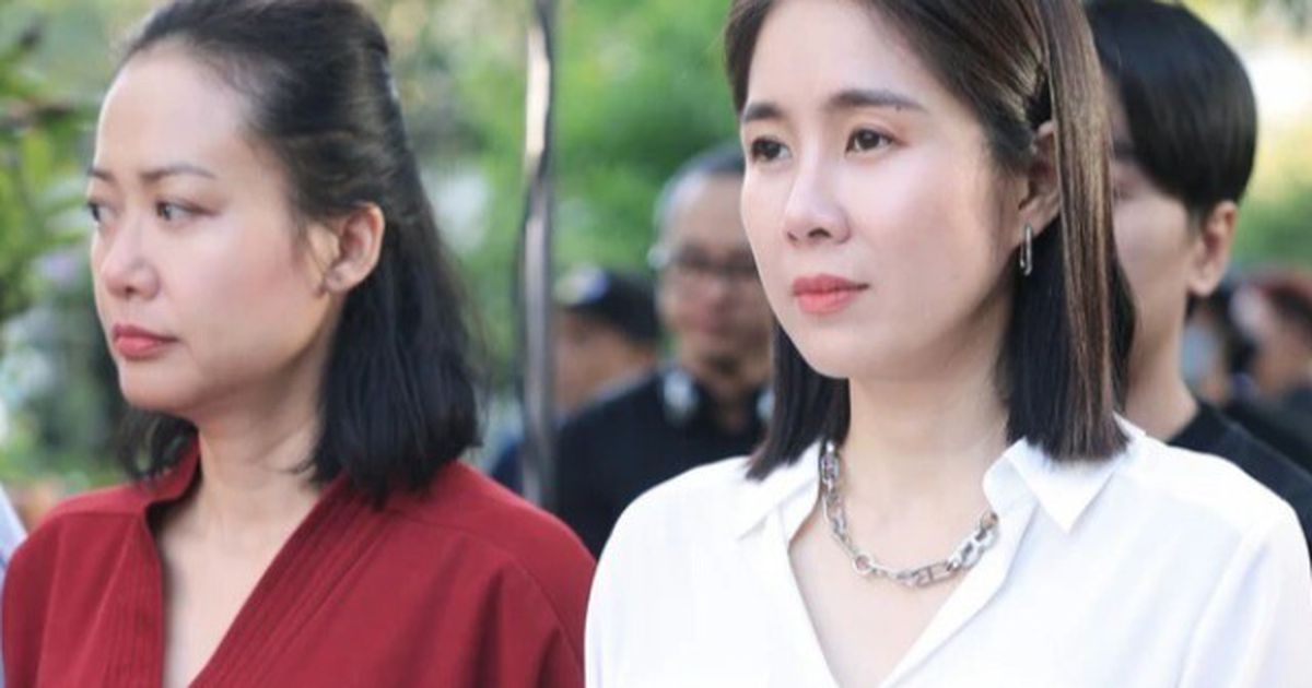 NSND Lan Hương xuýt xoa trước nhan sắc của Lê Phương: "Tôi cứ ngồi ngắm bạn  ấy mãi thôi"