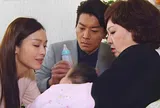 Nửa năm lên thành phố chăm con dâu ở cữ, lúc về chỉ được cho túi bánh kẹo, mở ra tôi choáng váng