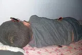 Bà mẹ gây tranh cãi với bức ảnh “trị” con trai lười tắm, khiến đứa trẻ sợ đến mức tắm 10 lần/ngày