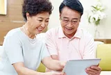 Về già, khi con cái hỏi "Bố mẹ còn bao nhiêu tiền?", cha mẹ thông minh sẽ trả lời bằng 3 câu này!