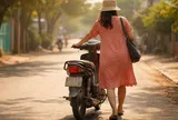 5 năm ly hôn tình cờ gặp vợ cũ dắt xe máy cà tàng, dừng lại định mỉa mai thì vợ mới nói 1 câu khiến tôi tái mặt