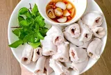 Luộc lòng lợn chỉ cần cho 1 loại gia vị này đảm bảo lòng trắng phau, giòn sần sật, chất lượng chẳng kém nhà hàng