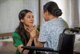 Ngày biết mình không thể sống nữa, mẹ chồng gọi con dâu vào phòng rồi đưa chiếc vòng vàng, 5 năm sau tôi mới vỡ lẽ