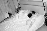 Đoạn clip lúc nửa đêm trong một gia đình 4 người khiến cõi mạng Việt xôn xao, ai cũng thấy thương người mẹ