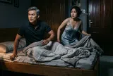 Nhắm mắt lấy ông chú U60 sau đúng 1 lần gặp mặt, đêm tân hôn tôi sững người khi người phụ nữ lạ đến tìm chồng