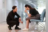 Gặp lại chồng cũ tại bệnh viện sau 3 tháng ly hôn, tôi bật khóc hối hận khi nhìn thấy tay anh