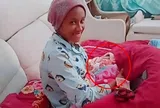 Mẹ châu Phi sinh con với chồng da vàng, khoảnh khắc nhìn em bé mới chào đời: Đẹp hoàn hảo!