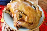 Cho cả con gà vào nồi cơm điện, 1 tiếng sau được món ngon cả nhà tưởng đặt mua ngoài hàng