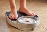 Ăn không nhiều, phụ nữ vẫn tăng cân sau tuổi 45? Chuyên gia chỉ ra 5 nguyên nhân và cách kiểm soát