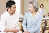 Về già không đủ tiền trả viện phí, một câu nói của con rể khiến tôi cảm thấy hối hận