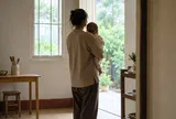 Bí mật về quê sau 3 năm xuất khẩu lao động để tạo bất ngờ, tôi sốc khi thấy cảnh vợ bên nhà hàng xóm