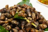 Luộc ốc cứ quắt thịt lại không sạch, đầu bếp mách cho thìa cực chua này vào, con nào cũng mẩy, giòn ngon thơm nức