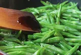 Xào đỗ, thêm một bước đảm bảo luôn xanh mướt, giòn ngon lại không còn chất độc, tha hồ yên tâm ăn